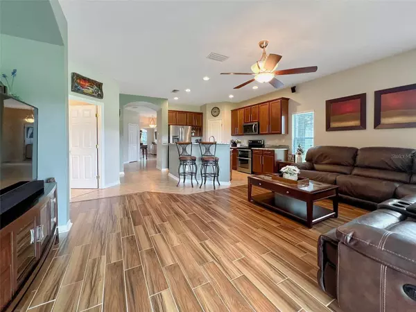 2901 COPPER HEIGHT CT, Valrico, FL 33594