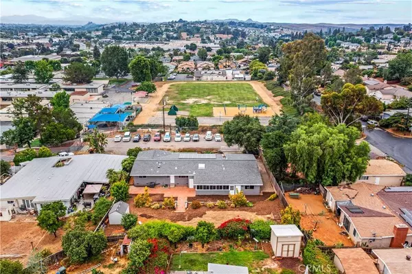 517 W Beech ST, Fallbrook, CA 92028