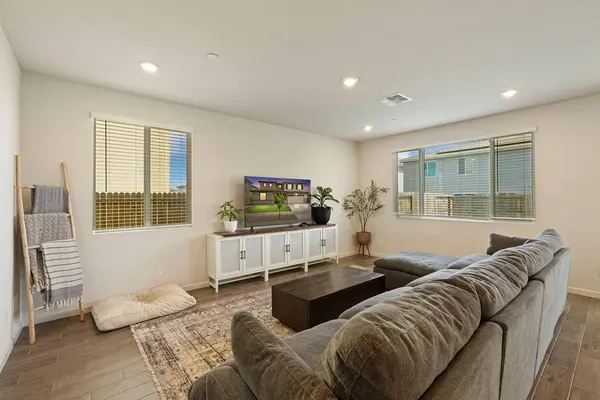 5064 Grasscreek DR, Roseville, CA 95747