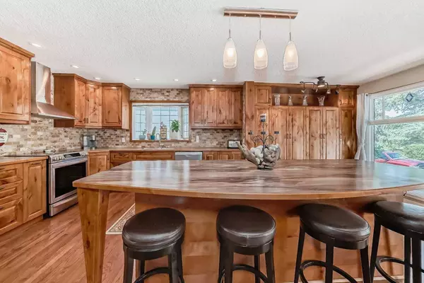 711 Cedarille WAY SW, Calgary, AB T2W 2G9