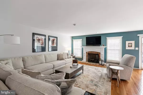 42 FOXWOOD DR, Moorestown, NJ 08057