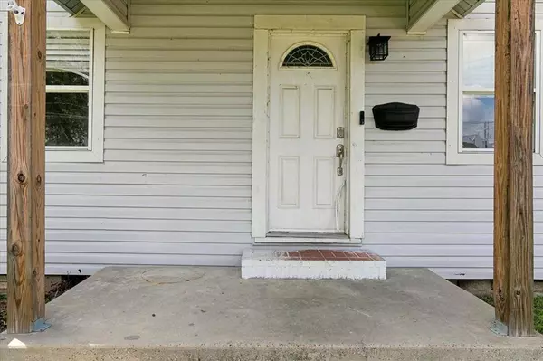 1112 Gary AVE, Nederland, TX 77627