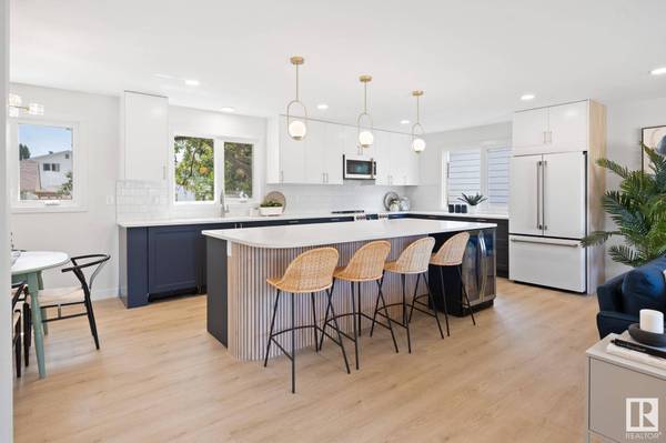 11759 37 AV NW, Edmonton, AB T6J 0J3