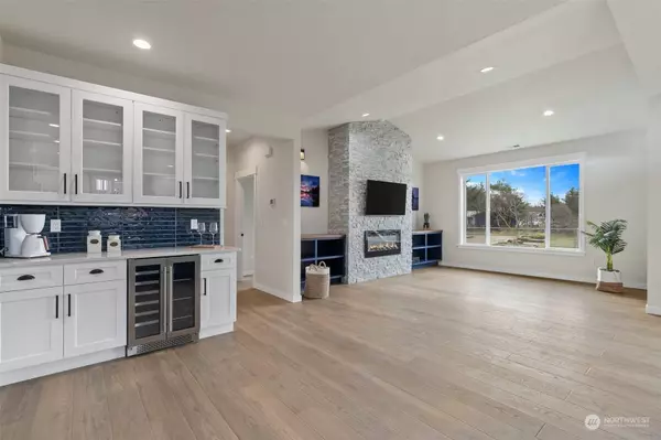 155 NE JK Lewis St, Ocean Shores, WA 98569