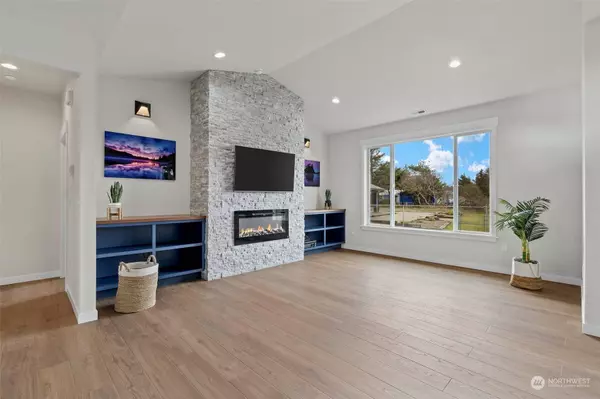 155 NE JK Lewis St, Ocean Shores, WA 98569