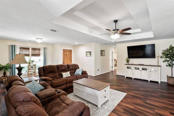 544 Pierce Road, Red Oak, TX 75154