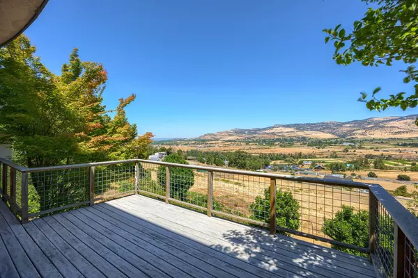 1320 Ashland Mine RD, Ashland, OR 97520