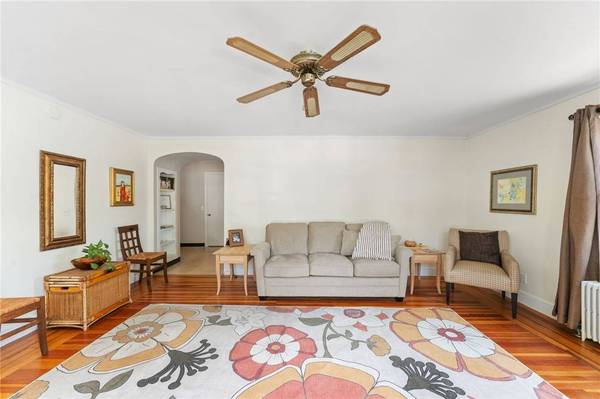 118 Beach RD, Bristol, RI 02809