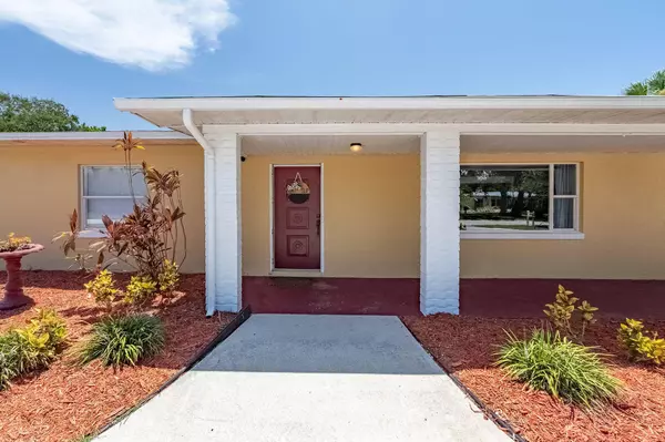 133 W Leon LN, Cocoa Beach, FL 32931
