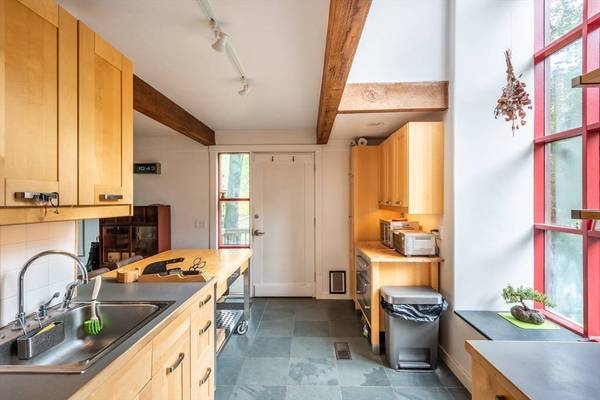 34 Pine Grove #34, Amherst, MA 01002