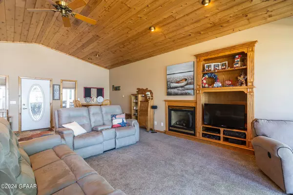 15672 N TRINITY PT SE, Mentor, MN 56736