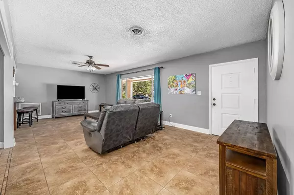 133 W Leon LN, Cocoa Beach, FL 32931