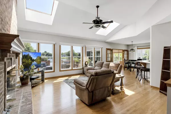 1285 Tunbridge TRL, Algonquin, IL 60102