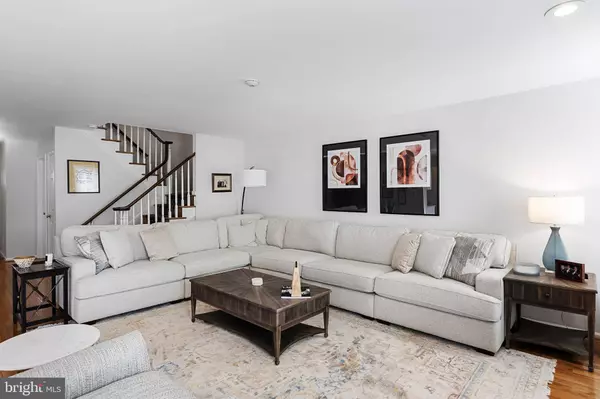 42 FOXWOOD DR, Moorestown, NJ 08057