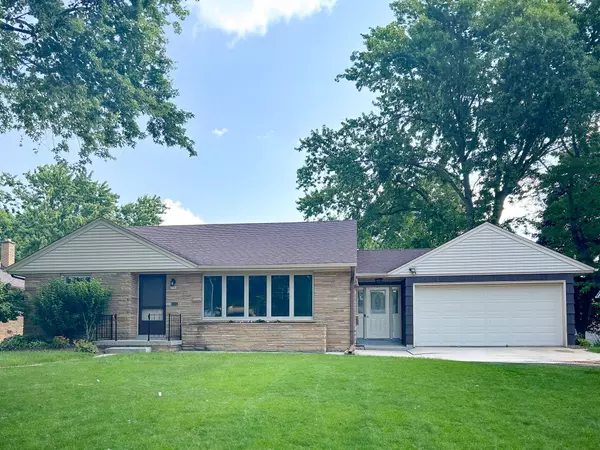 2560 S 88th, West Allis, WI 53227