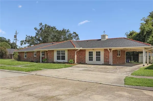 5426 CHAMBERLAIN DR, New Orleans, LA 70122