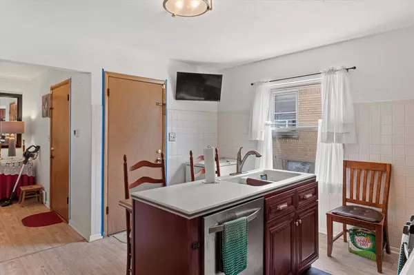 7449 W Beckett AVENUE, Milwaukee, WI 53216