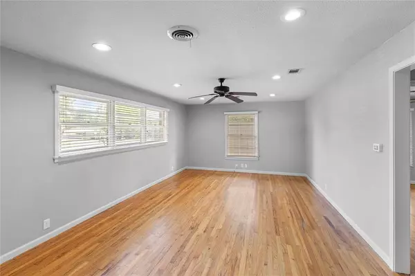 1702 W College Street, Sherman, TX 75092