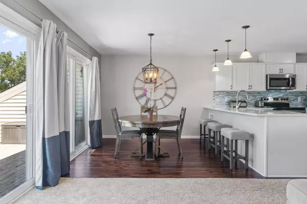 1520 Clemson DR #A, Eagan, MN 55122