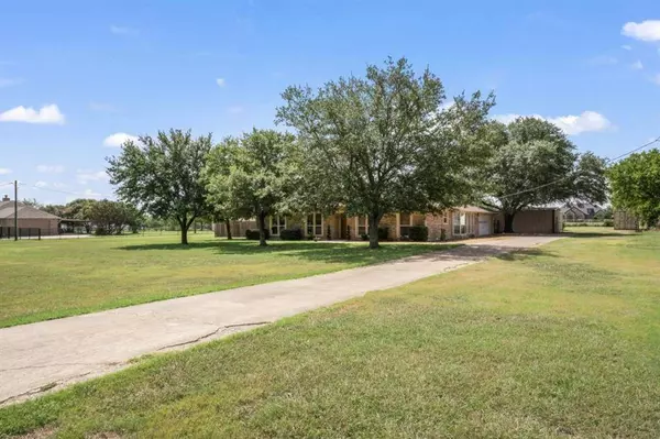 544 Pierce Road, Red Oak, TX 75154