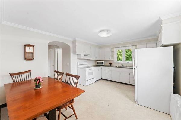 118 Beach RD, Bristol, RI 02809