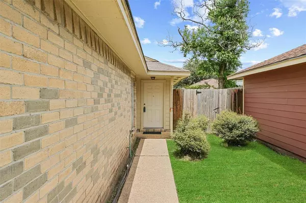 9314 Rippling Fields DR, Houston, TX 77064