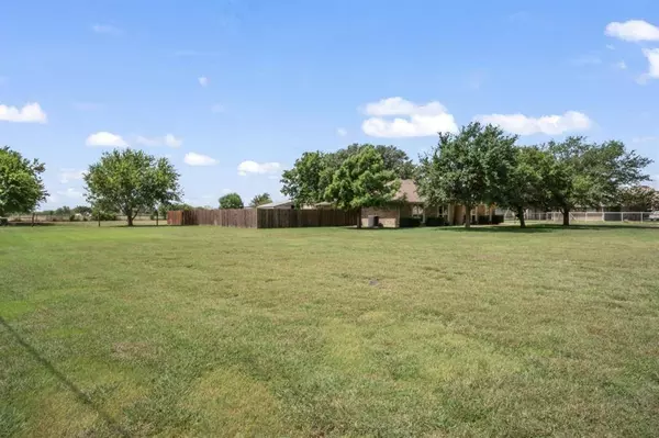 544 Pierce Road, Red Oak, TX 75154