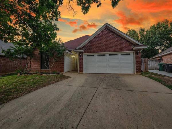 2716 Salado Trail, Fort Worth, TX 76118