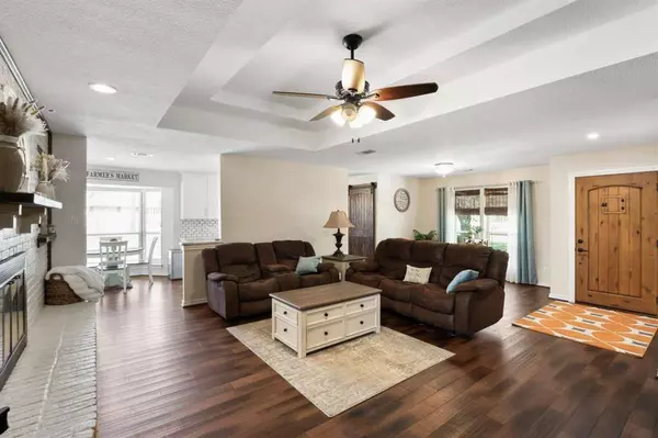 544 Pierce Road, Red Oak, TX 75154