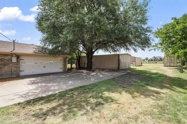 544 Pierce Road, Red Oak, TX 75154