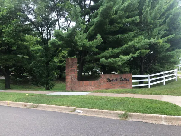 1800 Riverwood DR #326, Burnsville, MN 55337