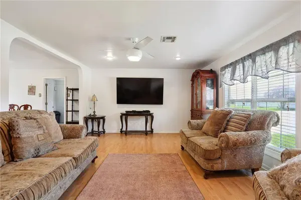 5426 CHAMBERLAIN DR, New Orleans, LA 70122