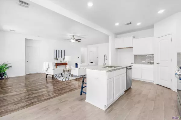 17556 EAGLES PERCH DR, Prairieville, LA 70769