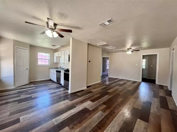 365 W 1st Street, Rhome, TX 76078