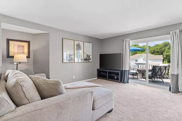 1520 Clemson DR #A, Eagan, MN 55122