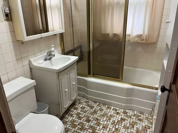 4 Highland ST, Calumet City, IL 60409