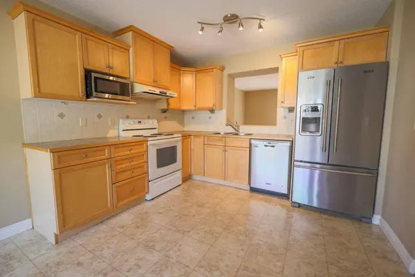 49 Dover Mews SE, Calgary, AB T2B 0P6