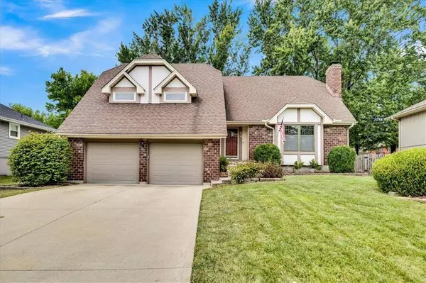 510 SE Brentwood DR, Lee's Summit, MO 64063