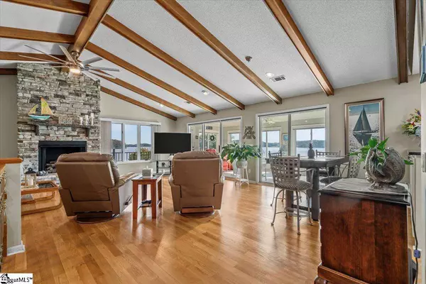 1710 Keowee Lakeshore Drive, Seneca, SC 29672