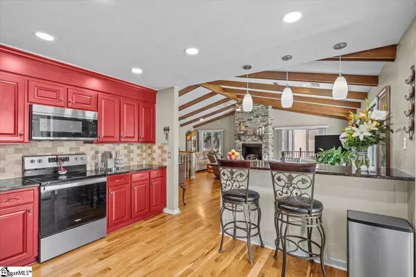 1710 Keowee Lakeshore Drive, Seneca, SC 29672