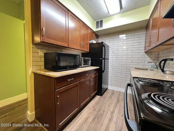 490 Clove RD #1e, Staten Island, NY 10310