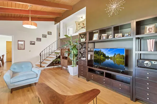 1N729 N Forest AVE, Glen Ellyn, IL 60137