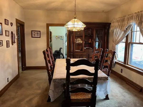 4 Highland ST, Calumet City, IL 60409