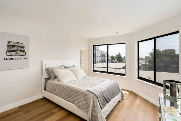 322 Hanover Ave #409, Oakland, CA 94606-1391