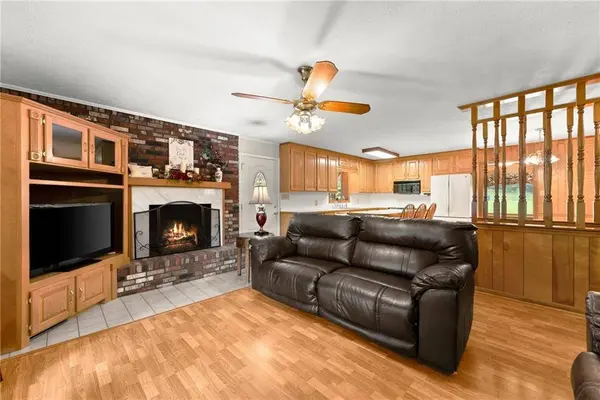 8140 Bennett LN, Gainesville, GA 30506