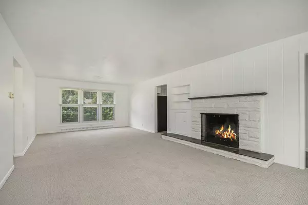 870 3 Mile NE Road, Grand Rapids, MI 49505