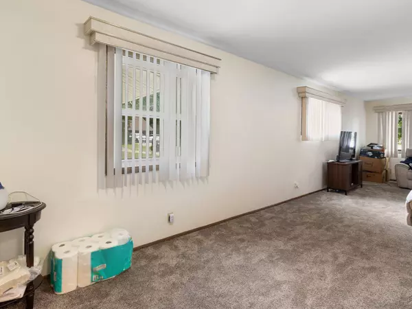 11050 W Maple Ln Unit 11052, Milwaukee, WI 53225