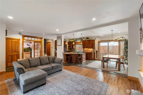 516 Gove ST, Steilacoom, WA 98388