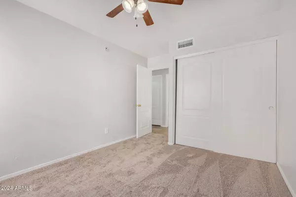 2342 E SMOKE TREE Road, Gilbert, AZ 85296