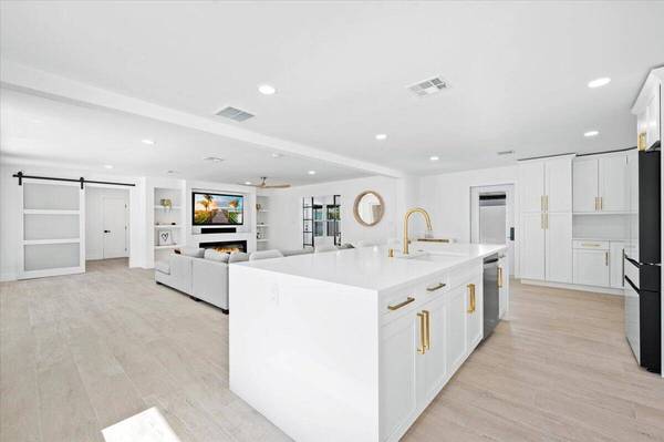 12994 SE Papaya ST, Hobe Sound, FL 33455